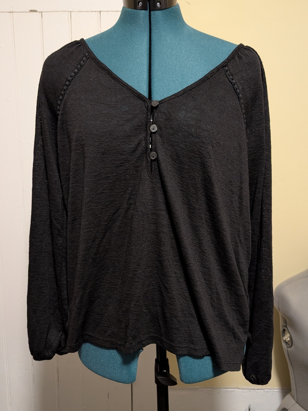 Old Navy Black Long-Sleeve Button Accent Top